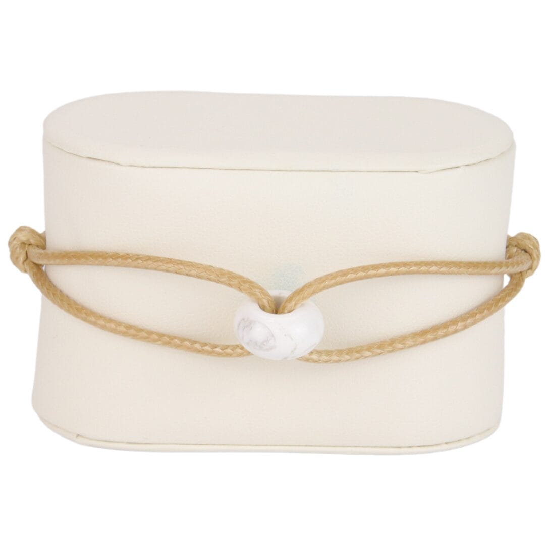 Bracelet Cordon Beige avec Anneau en Pierre Naturelle Blanche