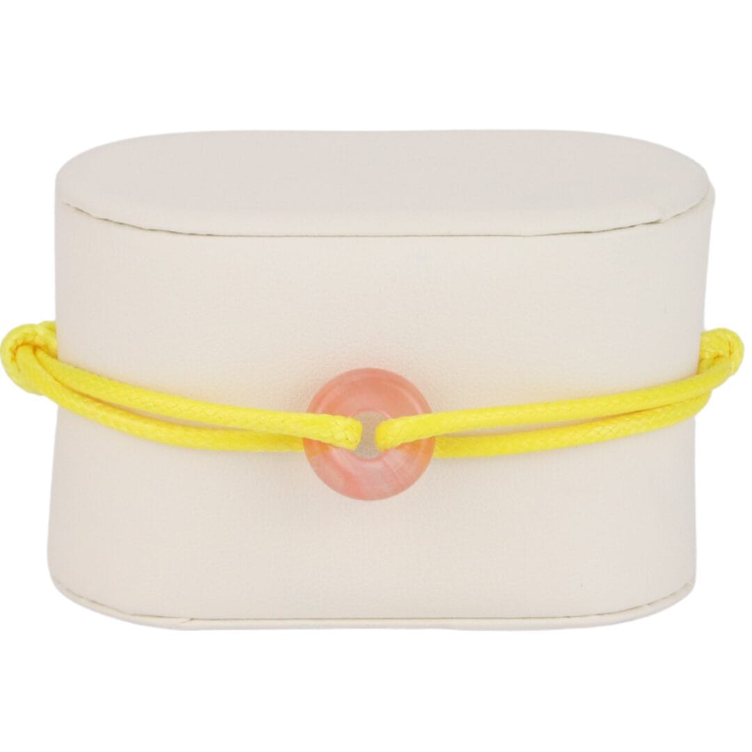 Bracelet Cordon Jaune avec Anneau en Pierre Rose