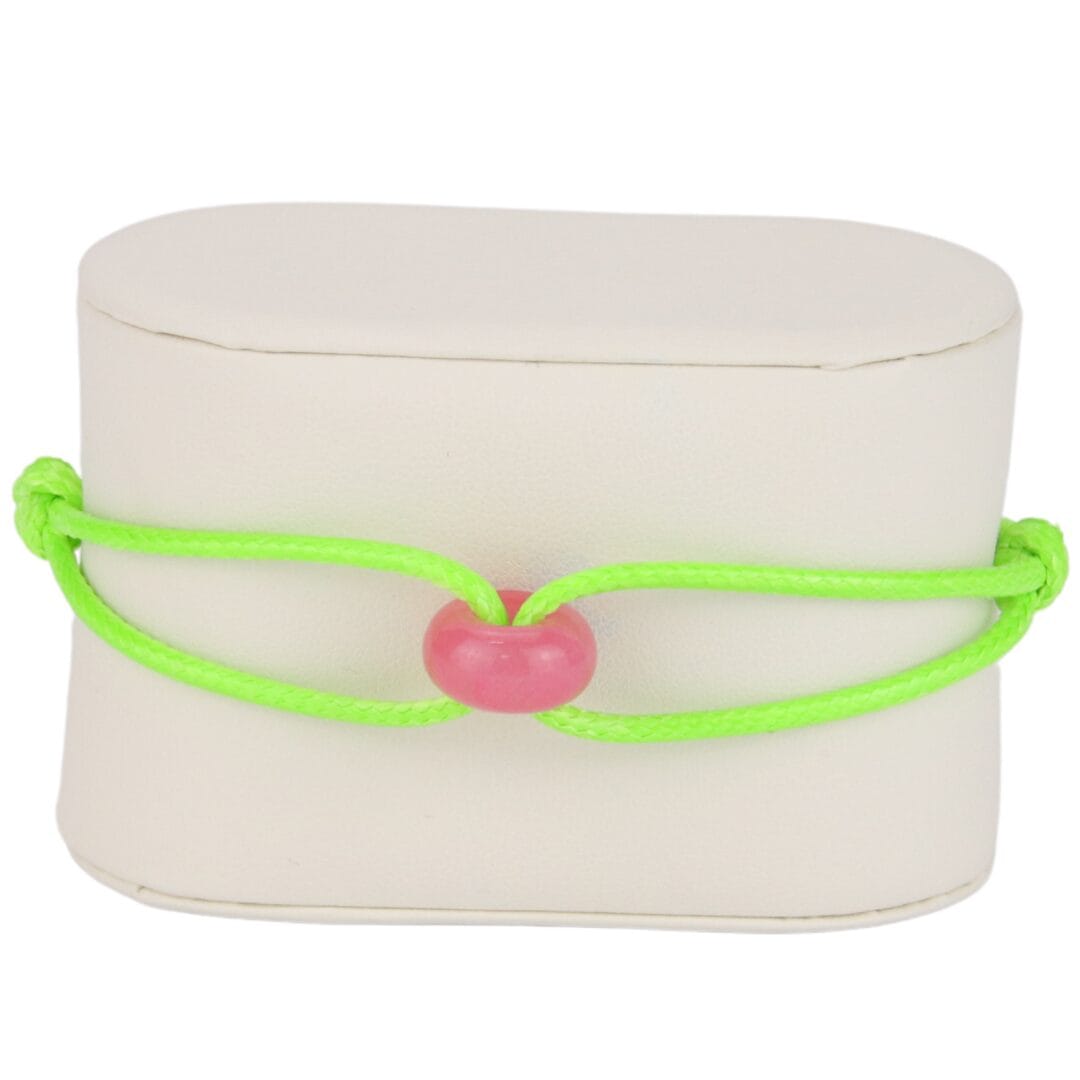 Bracelet Cordon Vert Néon avec Anneau en Pierre Naturelle Rose