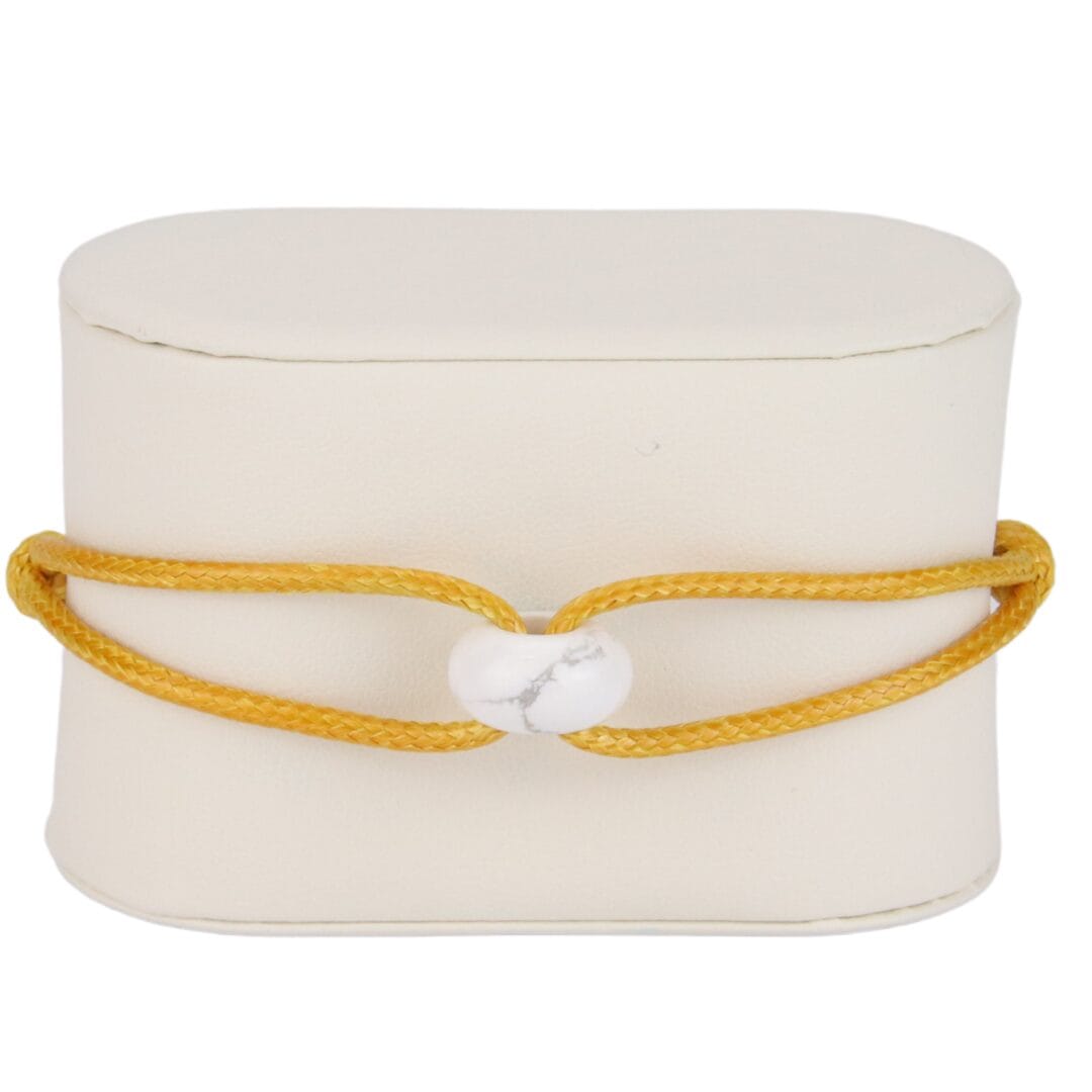 Bracelet Cordon Doré avec Anneau en Pierre Naturelle Blanche
