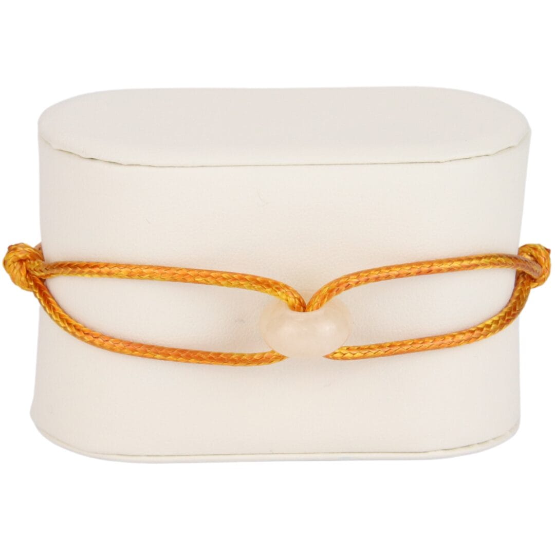 Bracelet Cordon Rouge Intense avec Anneau en Pierre Naturelle Blanche