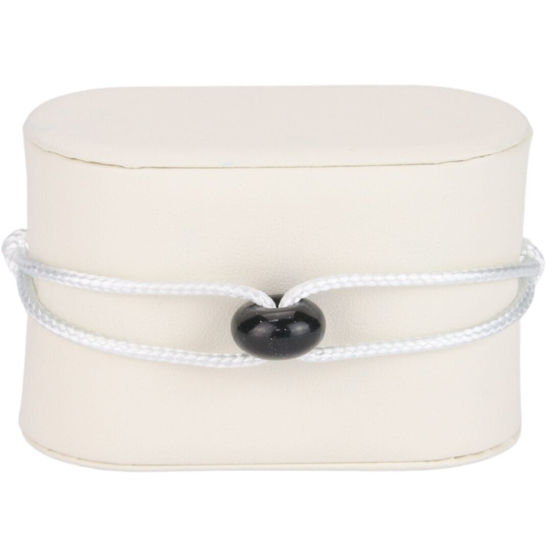 Bracelet Cordon Blanc avec Perle Noire
