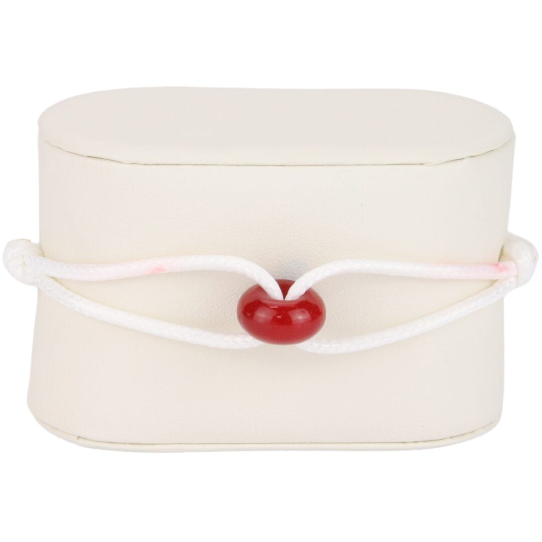 Bracelet Cordon Blanc avec Perle Rouge Brillante