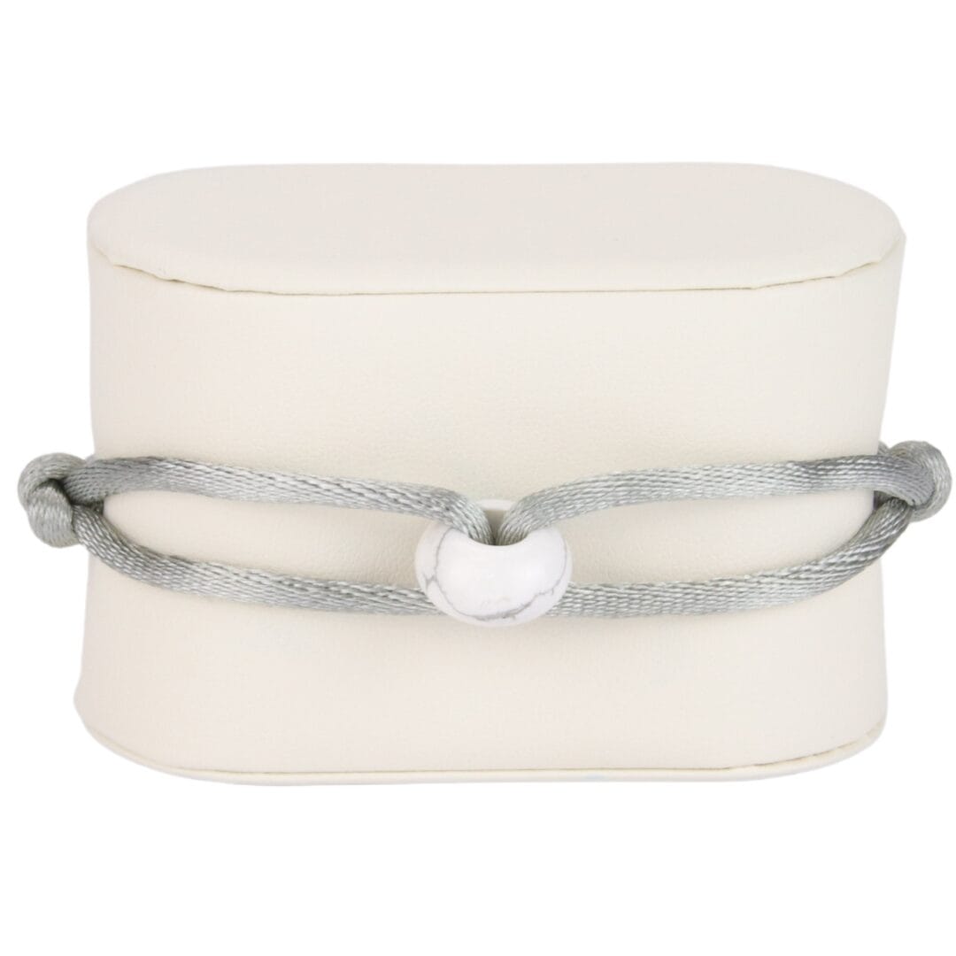 Bracelet Cordon Gris avec Perle Blanche Effet Marbré