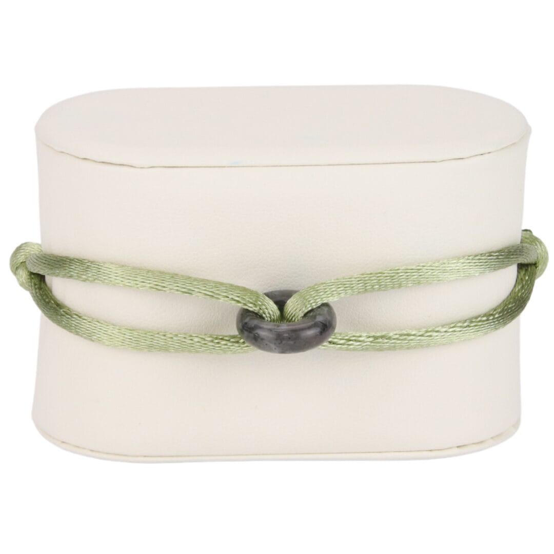 Bracelet Cordon Vert Olive avec Anneau en Pierre Naturelle Noire